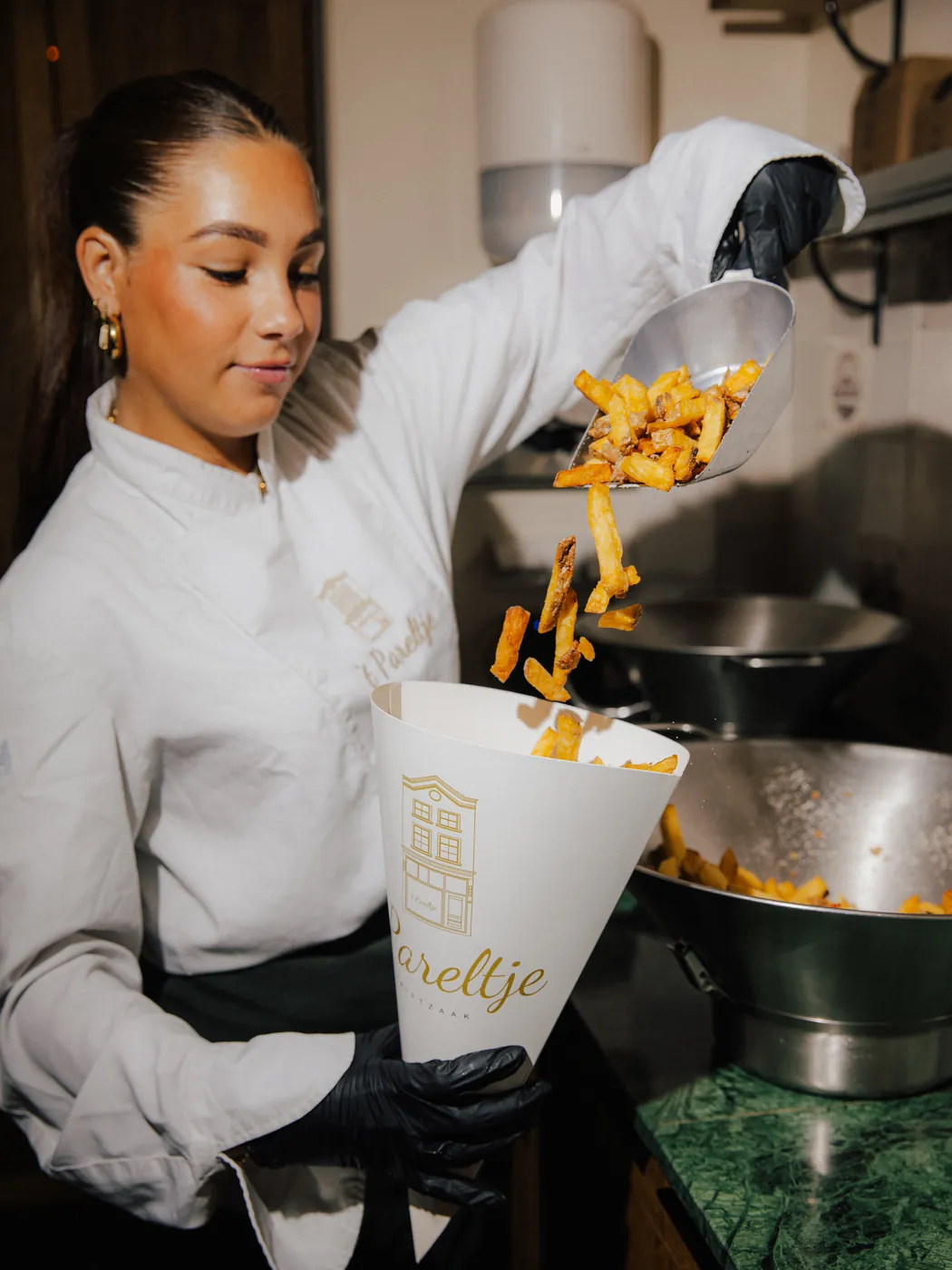 't Pareltje · Friet met de Westertoren op de achtergrond